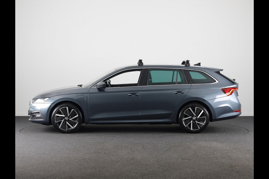 Škoda Octavia Combi 1.4 TSI iV PHEV Style 204 pk Automaat (DSG) | Navigatie | Parkeersensoren (Park assist) | Achteruitrijcamera | Adaptieve cruise control | Autom. airco (3 zones) | Stoelverwarming v/a |