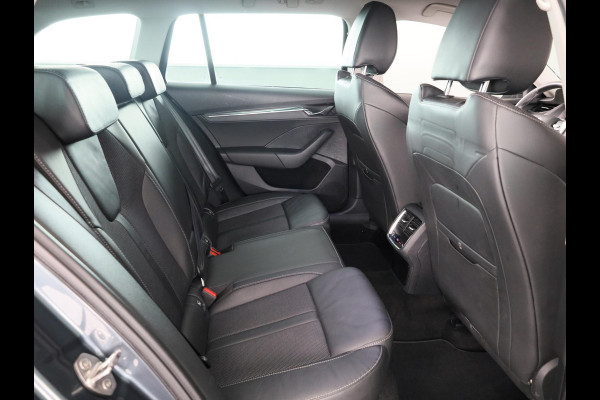 Škoda Octavia Combi 1.4 TSI iV PHEV Style 204 pk Automaat (DSG) | Navigatie | Parkeersensoren (Park assist) | Achteruitrijcamera | Adaptieve cruise control | Autom. airco (3 zones) | Stoelverwarming v/a |