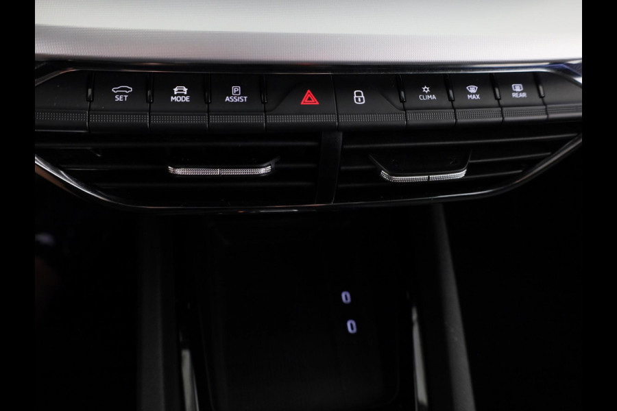 Škoda Octavia Combi 1.4 TSI iV PHEV Style 204 pk Automaat (DSG) | Navigatie | Parkeersensoren (Park assist) | Achteruitrijcamera | Adaptieve cruise control | Autom. airco (3 zones) | Stoelverwarming v/a |
