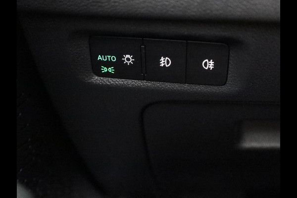 Škoda Octavia Combi 1.4 TSI iV PHEV Style 204 pk Automaat (DSG) | Navigatie | Parkeersensoren (Park assist) | Achteruitrijcamera | Adaptieve cruise control | Autom. airco (3 zones) | Stoelverwarming v/a |