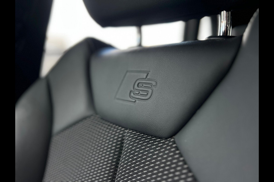 Audi Q3 35 TFSI S Line Pro Line S-LINE | TREKHAAK | 1/2 LEDER