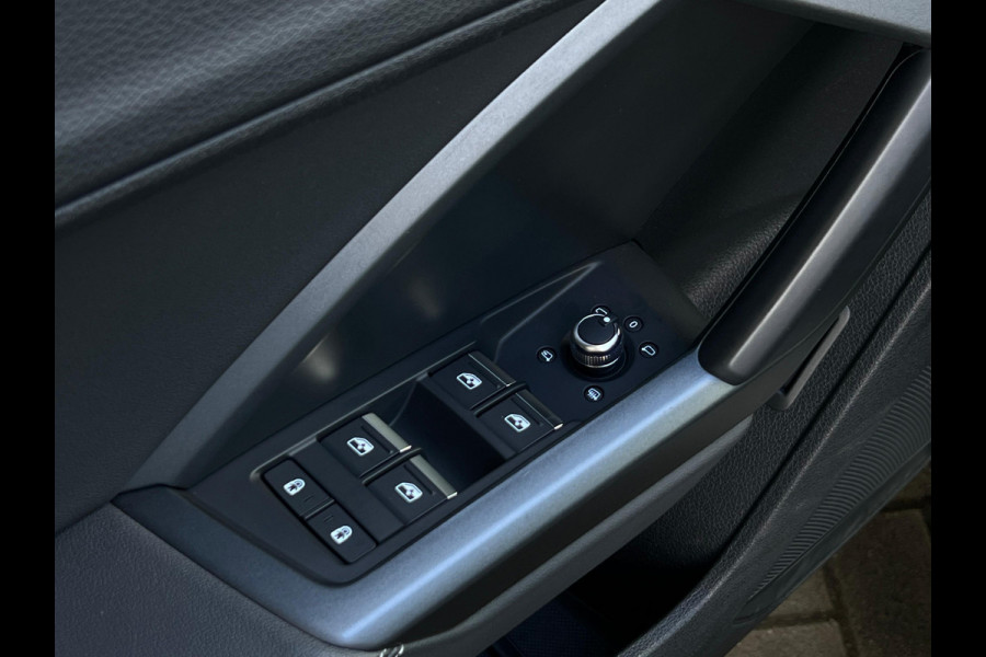Audi Q3 35 TFSI S Line Pro Line S-LINE | TREKHAAK | 1/2 LEDER