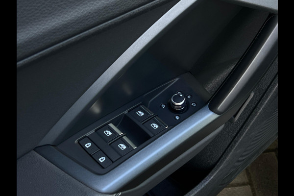 Audi Q3 35 TFSI S Line Pro Line S-LINE | TREKHAAK | 1/2 LEDER