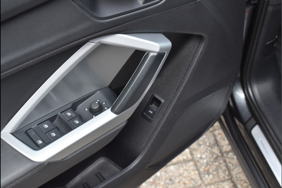 Audi Q3 35 TFSI 150 Pk S Line Navi Leder Matrix Keyless Camera 19 Inch 01-2020