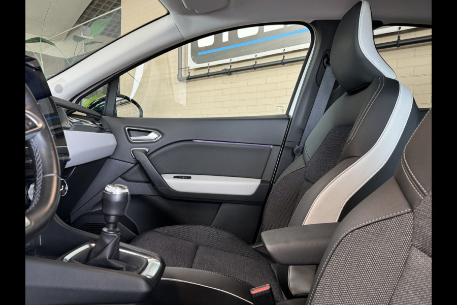 Renault Captur 1.3 TCe 130pk | Intens | Groot navi | 18 inch | Blindspot | Camera | PDC V+A | Cruise Control | 100% onderhouden!
