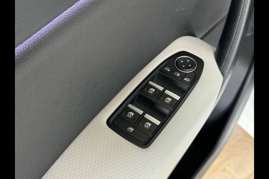 Renault Captur 1.3 TCe 130pk | Intens | Groot navi | 18 inch | Blindspot | Camera | PDC V+A | Cruise Control | 100% onderhouden!