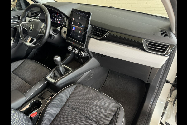 Renault Captur 1.3 TCe 130pk | Intens | Groot navi | 18 inch | Blindspot | Camera | PDC V+A | Cruise Control | 100% onderhouden!