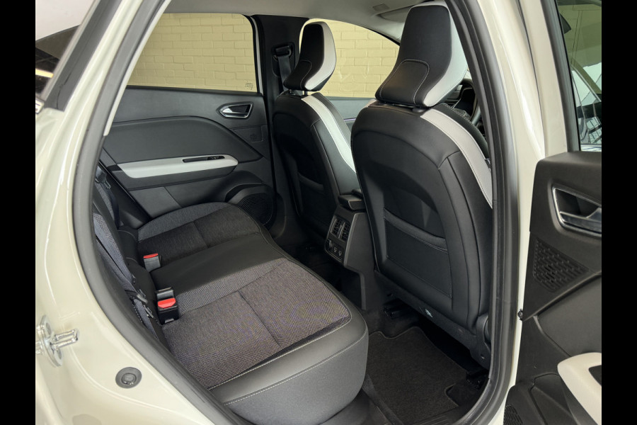 Renault Captur 1.3 TCe 130pk | Intens | Groot navi | 18 inch | Blindspot | Camera | PDC V+A | Cruise Control | 100% onderhouden!