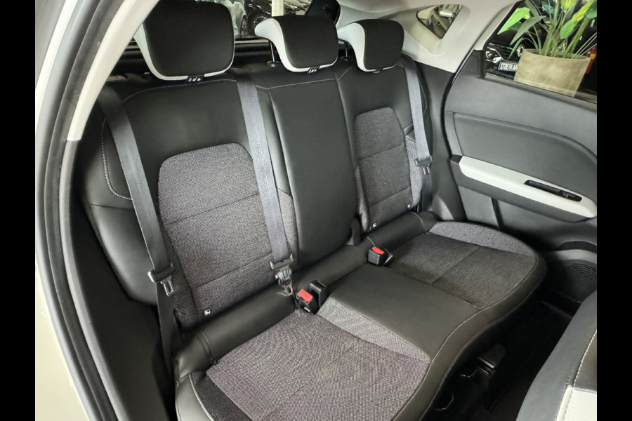 Renault Captur 1.3 TCe 130pk | Intens | Groot navi | 18 inch | Blindspot | Camera | PDC V+A | Cruise Control | 100% onderhouden!