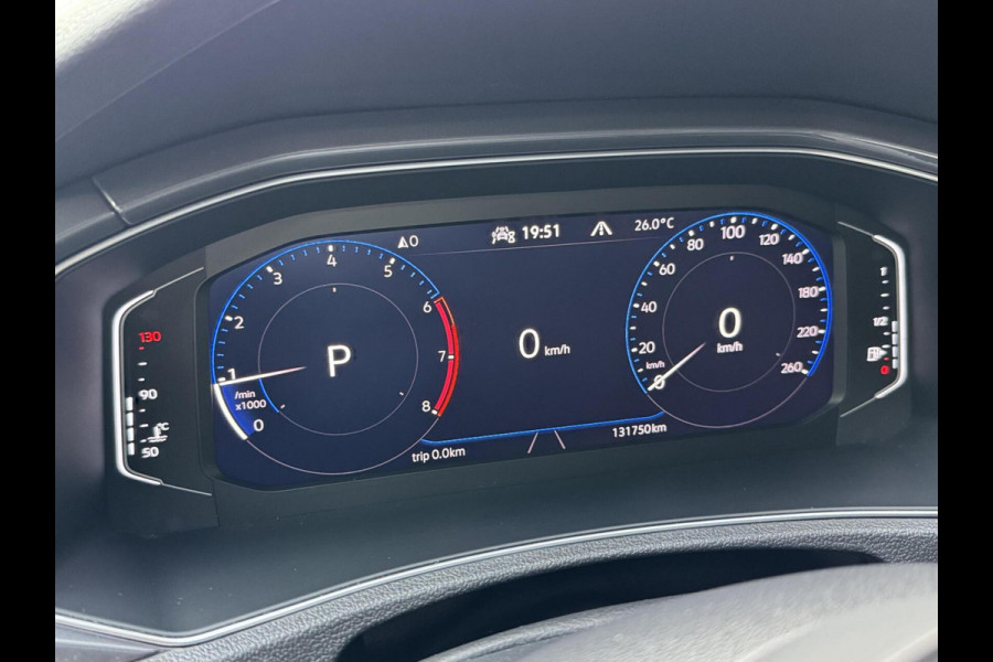 Volkswagen T-Roc 1.5 TSI R-line Automaat | Stoelverwarming | Achteruitrijcamera | Climate control adaptief | Climate control | Keyless entry&star