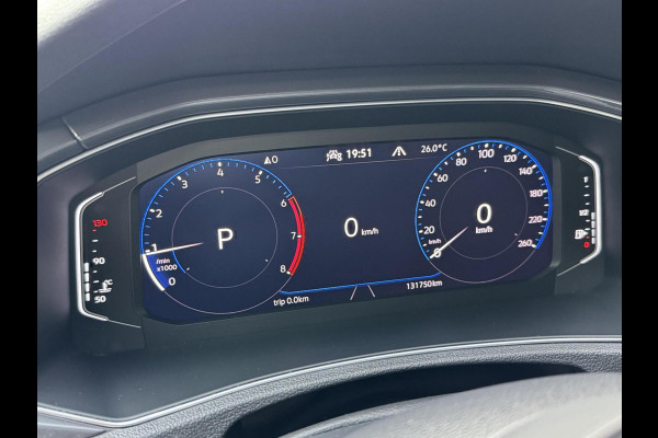 Volkswagen T-Roc 1.5 TSI R-line Automaat | Stoelverwarming | Achteruitrijcamera | Climate control adaptief | Climate control | Keyless entry&star