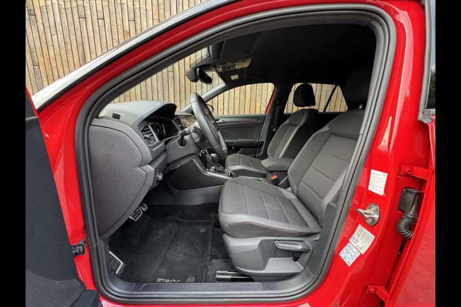 Volkswagen T-Roc 1.5 TSI R-line Automaat | Stoelverwarming | Achteruitrijcamera | Climate control adaptief | Climate control | Keyless entry&star