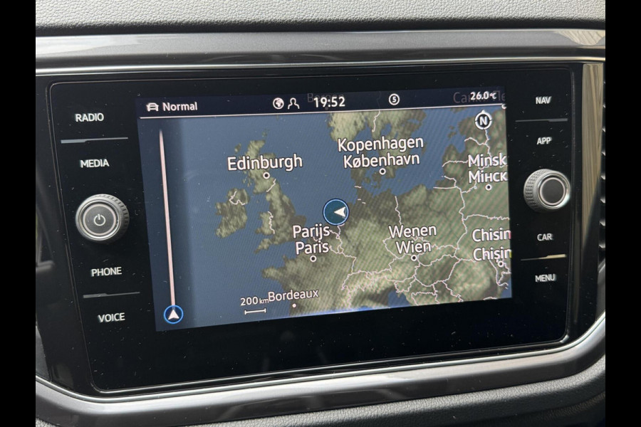 Volkswagen T-Roc 1.5 TSI R-line Automaat | Stoelverwarming | Achteruitrijcamera | Climate control adaptief | Climate control | Keyless entry&star