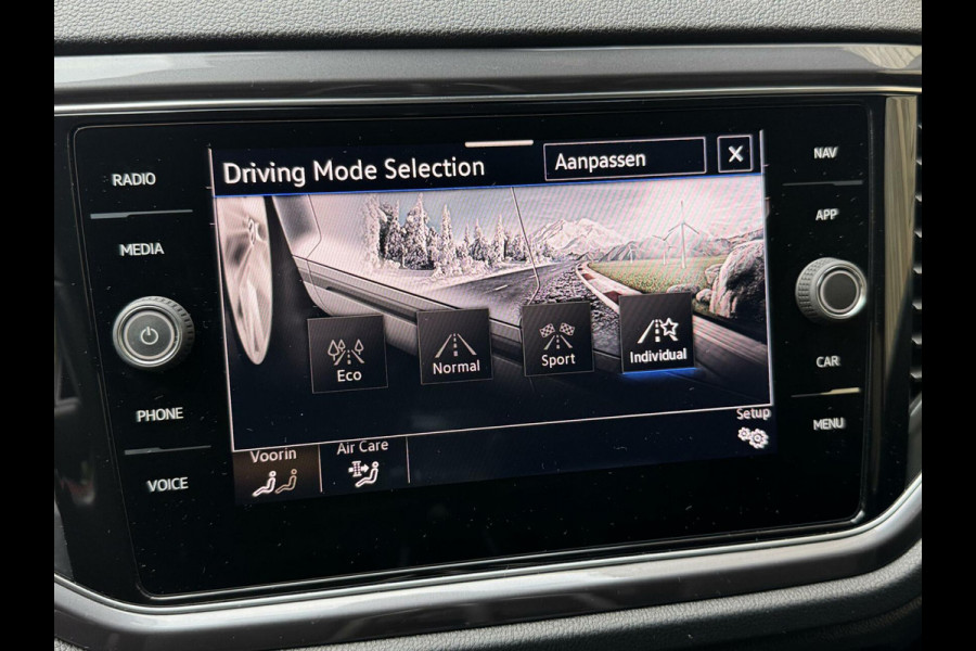 Volkswagen T-Roc 1.5 TSI R-line Automaat | Stoelverwarming | Achteruitrijcamera | Climate control adaptief | Climate control | Keyless entry&star