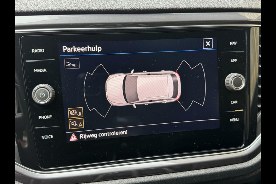 Volkswagen T-Roc 1.5 TSI R-line Automaat | Stoelverwarming | Achteruitrijcamera | Climate control adaptief | Climate control | Keyless entry&star