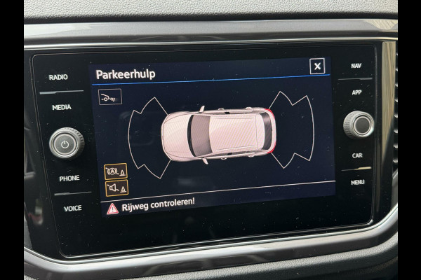 Volkswagen T-Roc 1.5 TSI R-line Automaat | Stoelverwarming | Achteruitrijcamera | Climate control adaptief | Climate control | Keyless entry&star