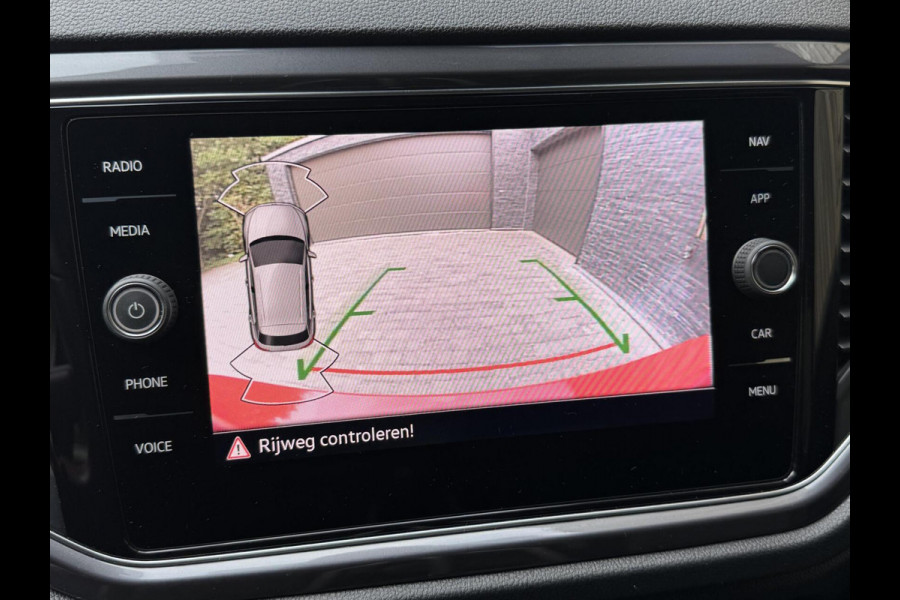 Volkswagen T-Roc 1.5 TSI R-line Automaat | Stoelverwarming | Achteruitrijcamera | Climate control adaptief | Climate control | Keyless entry&star