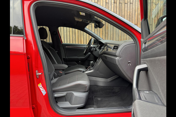 Volkswagen T-Roc 1.5 TSI R-line Automaat | Stoelverwarming | Achteruitrijcamera | Climate control adaptief | Climate control | Keyless entry&star