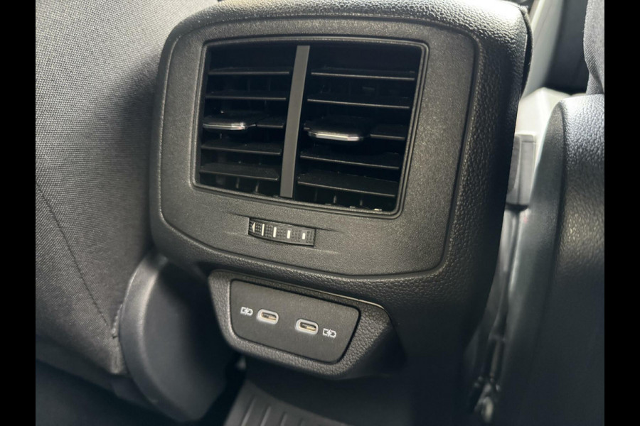 Volkswagen T-Roc 1.5 TSI R-line Automaat | Stoelverwarming | Achteruitrijcamera | Climate control adaptief | Climate control | Keyless entry&star