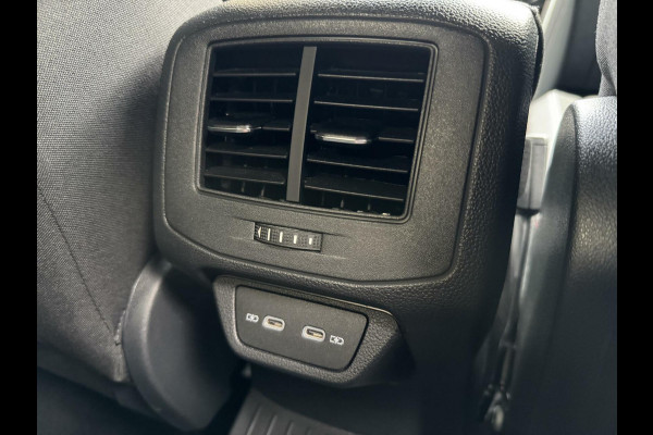 Volkswagen T-Roc 1.5 TSI R-line Automaat | Stoelverwarming | Achteruitrijcamera | Climate control adaptief | Climate control | Keyless entry&star