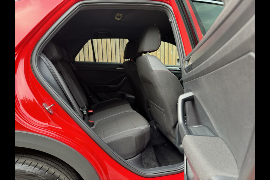 Volkswagen T-Roc 1.5 TSI R-line Automaat | Stoelverwarming | Achteruitrijcamera | Climate control adaptief | Climate control | Keyless entry&star