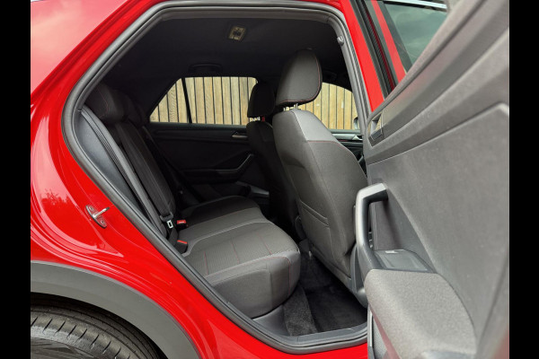 Volkswagen T-Roc 1.5 TSI R-line Automaat | Stoelverwarming | Achteruitrijcamera | Climate control adaptief | Climate control | Keyless entry&star