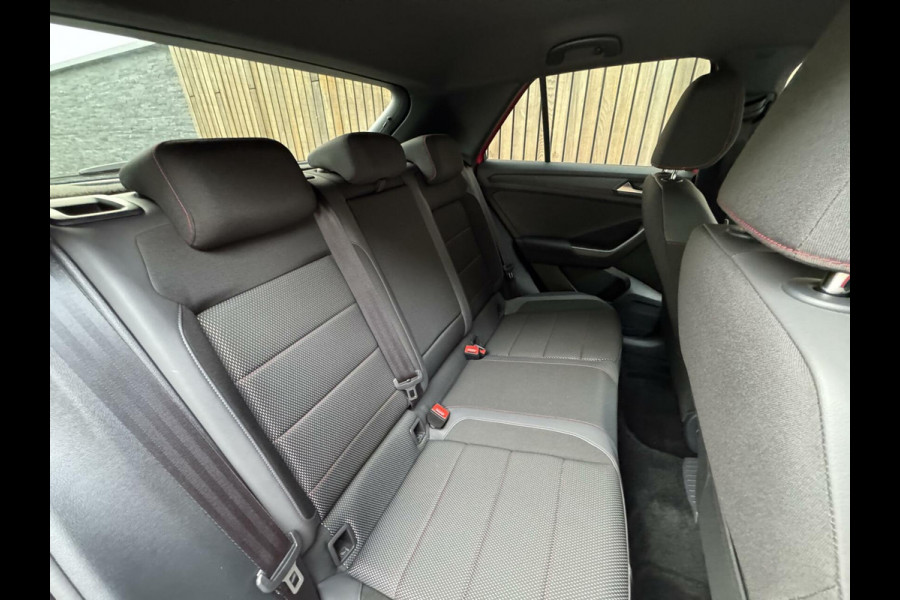 Volkswagen T-Roc 1.5 TSI R-line Automaat | Stoelverwarming | Achteruitrijcamera | Climate control adaptief | Climate control | Keyless entry&star