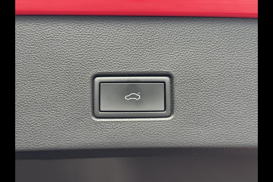 Volkswagen T-Roc 1.5 TSI R-line Automaat | Stoelverwarming | Achteruitrijcamera | Climate control adaptief | Climate control | Keyless entry&star