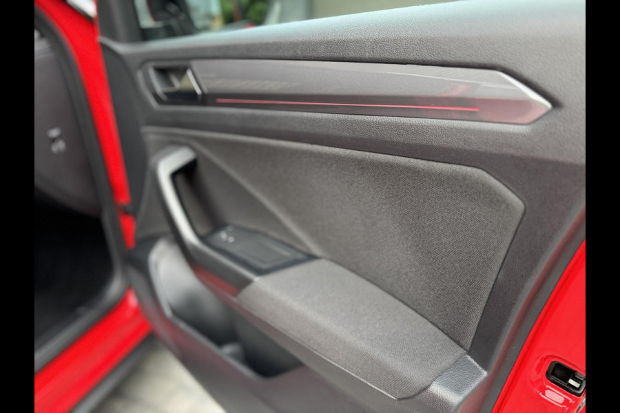 Volkswagen T-Roc 1.5 TSI R-line Automaat | Stoelverwarming | Achteruitrijcamera | Climate control adaptief | Climate control | Keyless entry&star
