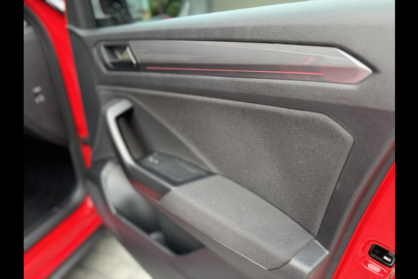 Volkswagen T-Roc 1.5 TSI R-line Automaat | Stoelverwarming | Achteruitrijcamera | Climate control adaptief | Climate control | Keyless entry&star