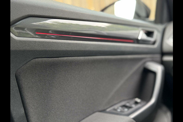 Volkswagen T-Roc 1.5 TSI R-line Automaat | Stoelverwarming | Achteruitrijcamera | Climate control adaptief | Climate control | Keyless entry&star