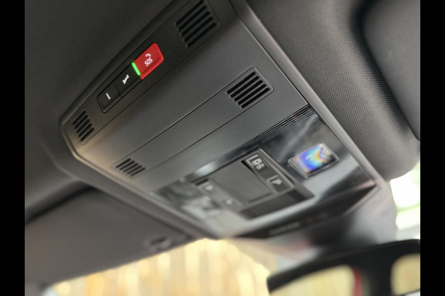 Volkswagen T-Roc 1.5 TSI R-line Automaat | Stoelverwarming | Achteruitrijcamera | Climate control adaptief | Climate control | Keyless entry&star