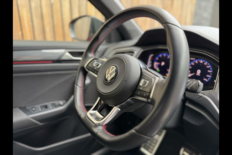 Volkswagen T-Roc 1.5 TSI R-line Automaat | Stoelverwarming | Achteruitrijcamera | Climate control adaptief | Climate control | Keyless entry&star