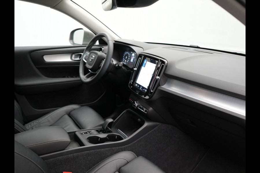 Volvo XC40 T4 Recharge Inscription Plug In Hybrid 211pk PHEV | Panodak | Adaptive Cruise | Pilot Assist | Harman Kardon | Lederen Sportstoelen Verwarmd | Apple Carplay | Camera | Virtual | DAB |