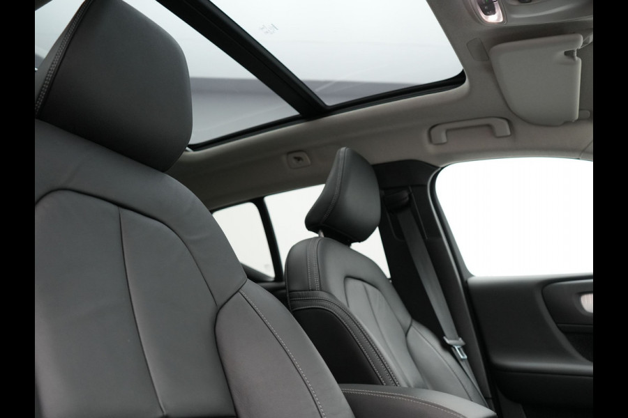 Volvo XC40 T4 Recharge Inscription Plug In Hybrid 211pk PHEV | Panodak | Adaptive Cruise | Pilot Assist | Harman Kardon | Lederen Sportstoelen Verwarmd | Apple Carplay | Camera | Virtual | DAB |