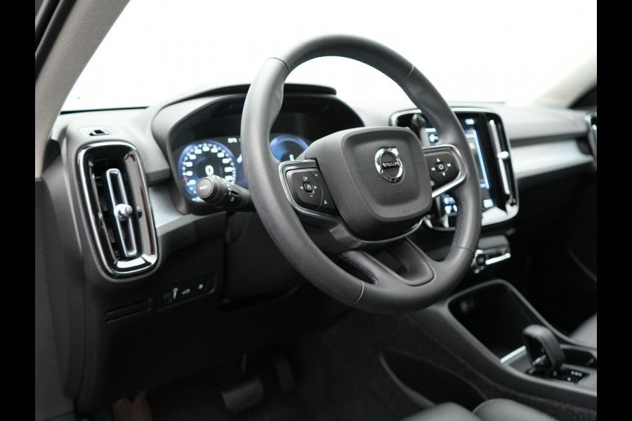 Volvo XC40 T4 Recharge Inscription Plug In Hybrid 211pk PHEV | Panodak | Adaptive Cruise | Pilot Assist | Harman Kardon | Lederen Sportstoelen Verwarmd | Apple Carplay | Camera | Virtual | DAB |