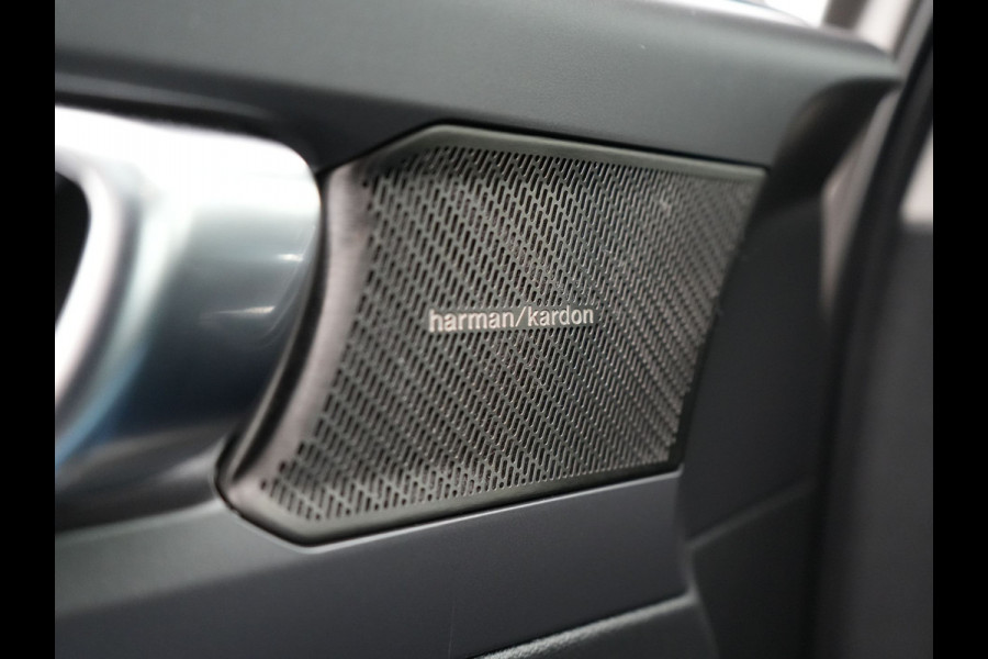 Volvo XC40 T4 Recharge Inscription Plug In Hybrid 211pk PHEV | Panodak | Adaptive Cruise | Pilot Assist | Harman Kardon | Lederen Sportstoelen Verwarmd | Apple Carplay | Camera | Virtual | DAB |