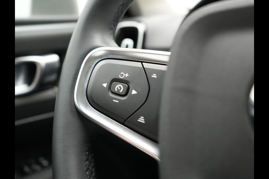 Volvo XC40 T4 Recharge Inscription Plug In Hybrid 211pk PHEV | Panodak | Adaptive Cruise | Pilot Assist | Harman Kardon | Lederen Sportstoelen Verwarmd | Apple Carplay | Camera | Virtual | DAB |