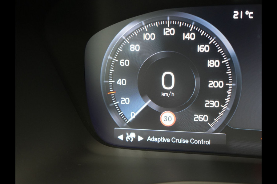 Volvo XC40 T4 Recharge Inscription Plug In Hybrid 211pk PHEV | Panodak | Adaptive Cruise | Pilot Assist | Harman Kardon | Lederen Sportstoelen Verwarmd | Apple Carplay | Camera | Virtual | DAB |