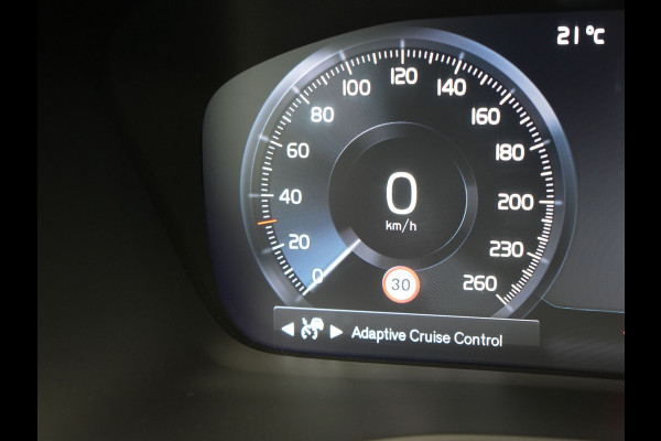 Volvo XC40 T4 Recharge Inscription Plug In Hybrid 211pk PHEV | Panodak | Adaptive Cruise | Pilot Assist | Harman Kardon | Lederen Sportstoelen Verwarmd | Apple Carplay | Camera | Virtual | DAB |