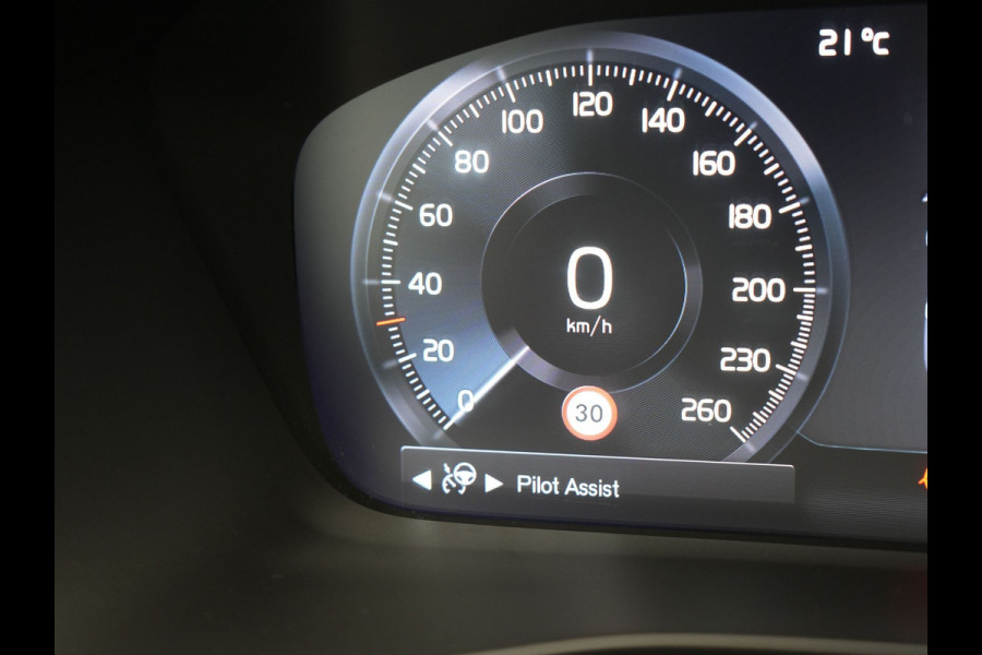 Volvo XC40 T4 Recharge Inscription Plug In Hybrid 211pk PHEV | Panodak | Adaptive Cruise | Pilot Assist | Harman Kardon | Lederen Sportstoelen Verwarmd | Apple Carplay | Camera | Virtual | DAB |