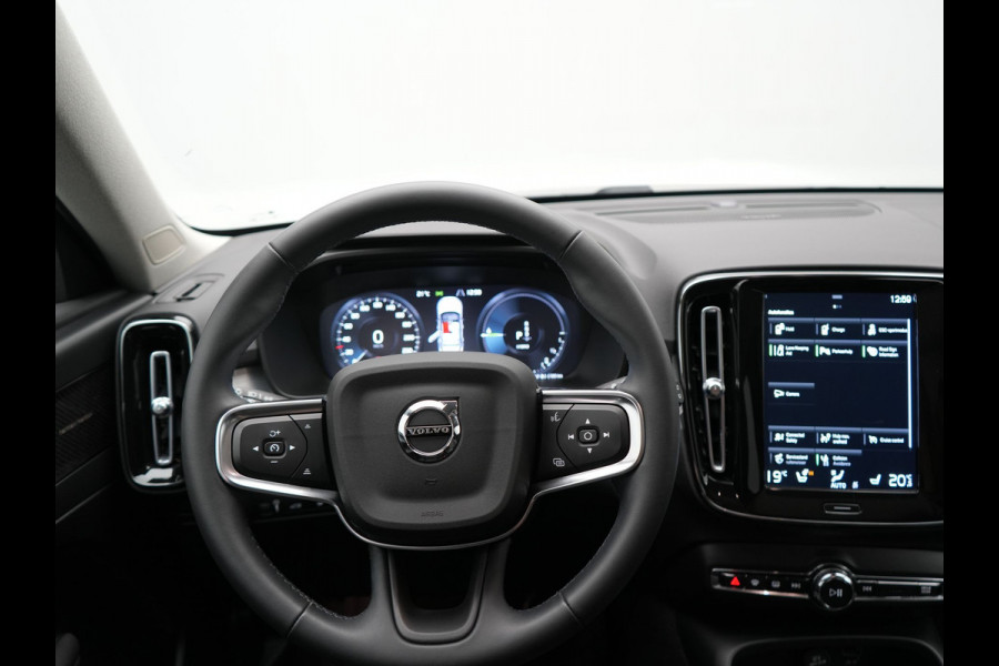 Volvo XC40 T4 Recharge Inscription Plug In Hybrid 211pk PHEV | Panodak | Adaptive Cruise | Pilot Assist | Harman Kardon | Lederen Sportstoelen Verwarmd | Apple Carplay | Camera | Virtual | DAB |