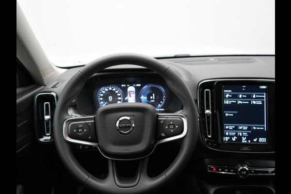 Volvo XC40 T4 Recharge Inscription Plug In Hybrid 211pk PHEV | Panodak | Adaptive Cruise | Pilot Assist | Harman Kardon | Lederen Sportstoelen Verwarmd | Apple Carplay | Camera | Virtual | DAB |