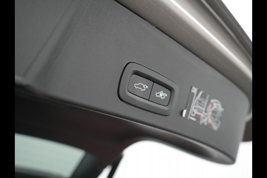 Volvo XC40 T4 Recharge Inscription Plug In Hybrid 211pk PHEV | Panodak | Adaptive Cruise | Pilot Assist | Harman Kardon | Lederen Sportstoelen Verwarmd | Apple Carplay | Camera | Virtual | DAB |