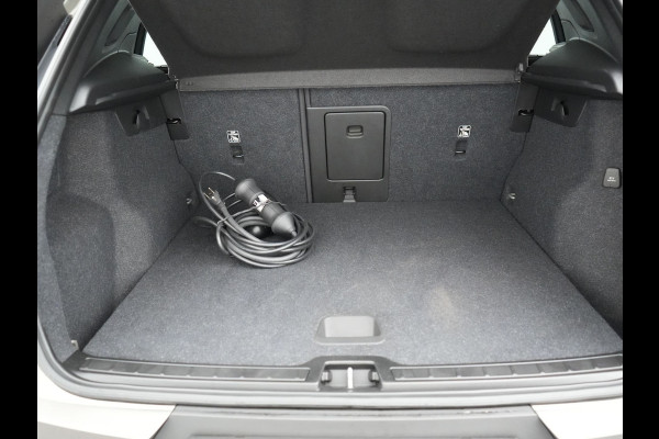 Volvo XC40 T4 Recharge Inscription Plug In Hybrid 211pk PHEV | Panodak | Adaptive Cruise | Pilot Assist | Harman Kardon | Lederen Sportstoelen Verwarmd | Apple Carplay | Camera | Virtual | DAB |