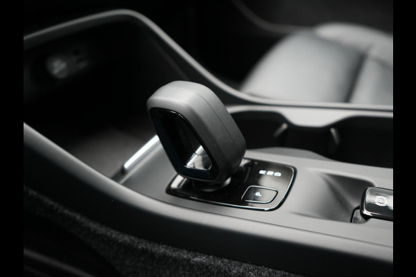 Volvo XC40 T4 Recharge Inscription Plug In Hybrid 211pk PHEV | Panodak | Adaptive Cruise | Pilot Assist | Harman Kardon | Lederen Sportstoelen Verwarmd | Apple Carplay | Camera | Virtual | DAB |