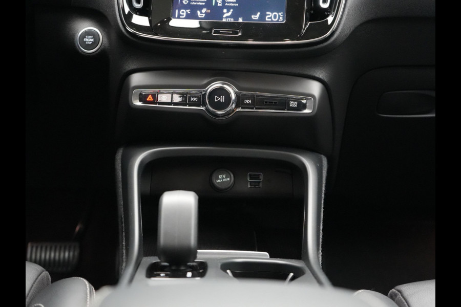 Volvo XC40 T4 Recharge Inscription Plug In Hybrid 211pk PHEV | Panodak | Adaptive Cruise | Pilot Assist | Harman Kardon | Lederen Sportstoelen Verwarmd | Apple Carplay | Camera | Virtual | DAB |
