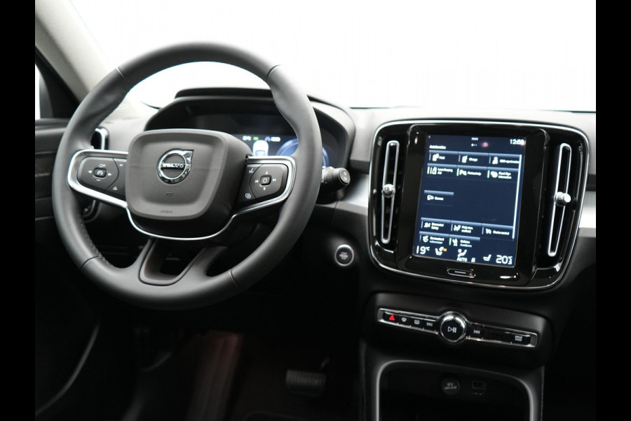Volvo XC40 T4 Recharge Inscription Plug In Hybrid 211pk PHEV | Panodak | Adaptive Cruise | Pilot Assist | Harman Kardon | Lederen Sportstoelen Verwarmd | Apple Carplay | Camera | Virtual | DAB |
