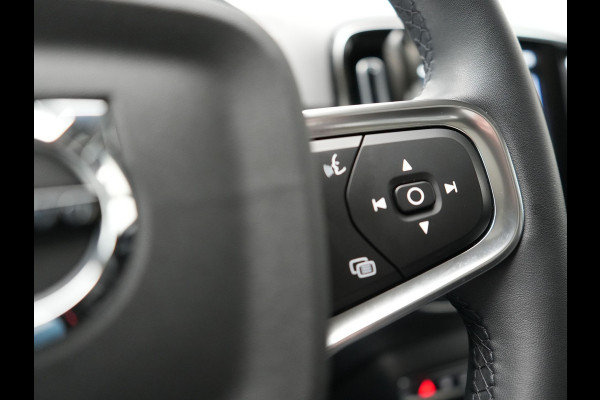 Volvo XC40 T4 Recharge Inscription Plug In Hybrid 211pk PHEV | Panodak | Adaptive Cruise | Pilot Assist | Harman Kardon | Lederen Sportstoelen Verwarmd | Apple Carplay | Camera | Virtual | DAB |