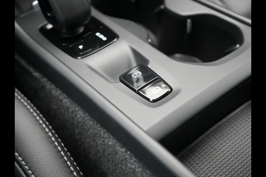 Volvo XC40 T4 Recharge Inscription Plug In Hybrid 211pk PHEV | Panodak | Adaptive Cruise | Pilot Assist | Harman Kardon | Lederen Sportstoelen Verwarmd | Apple Carplay | Camera | Virtual | DAB |